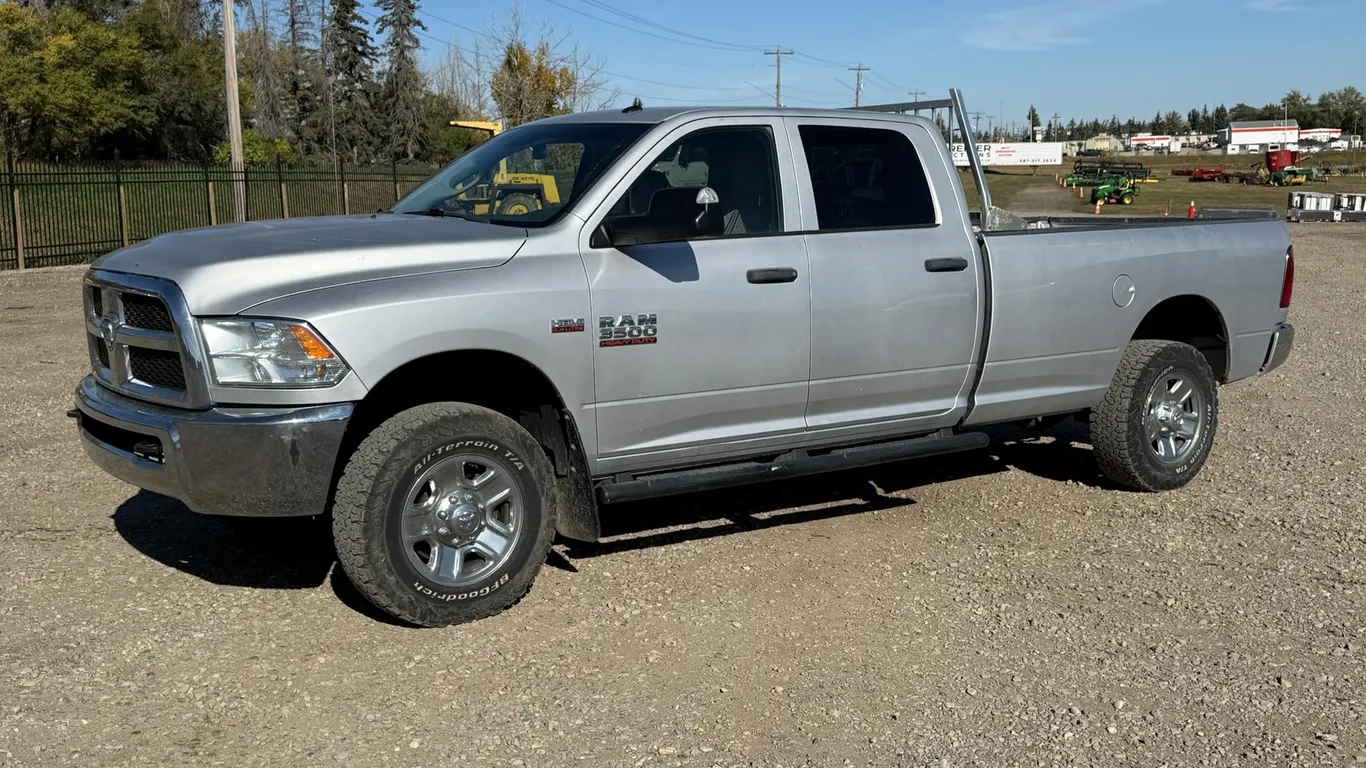 2018 Ram 3500 SLT 4x4 Crew Cab Pickup Truck