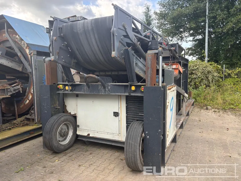 Mobile Hook After Asphalt Crushers (Magnet), (Generator)
