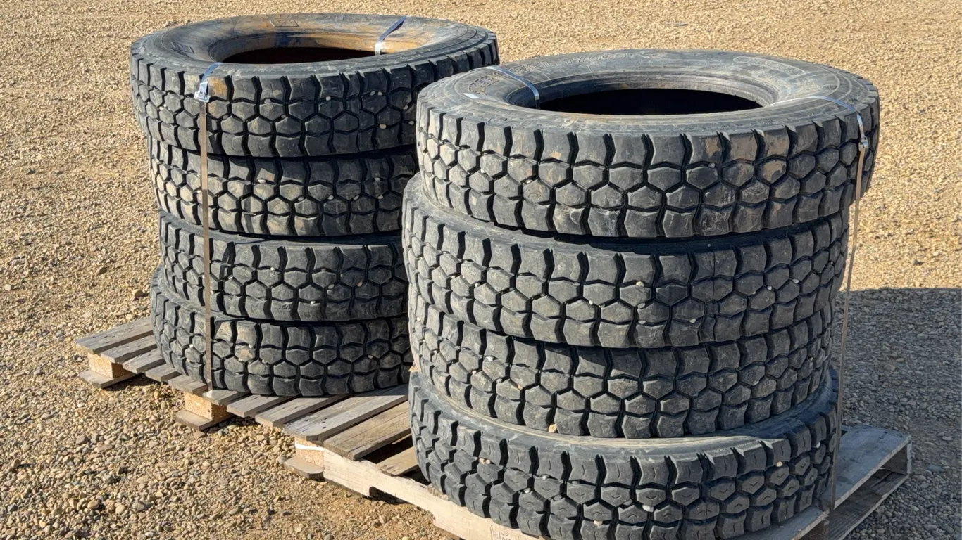 QTY of (8) Yokohama and Michelin 11R:24.5 Tires