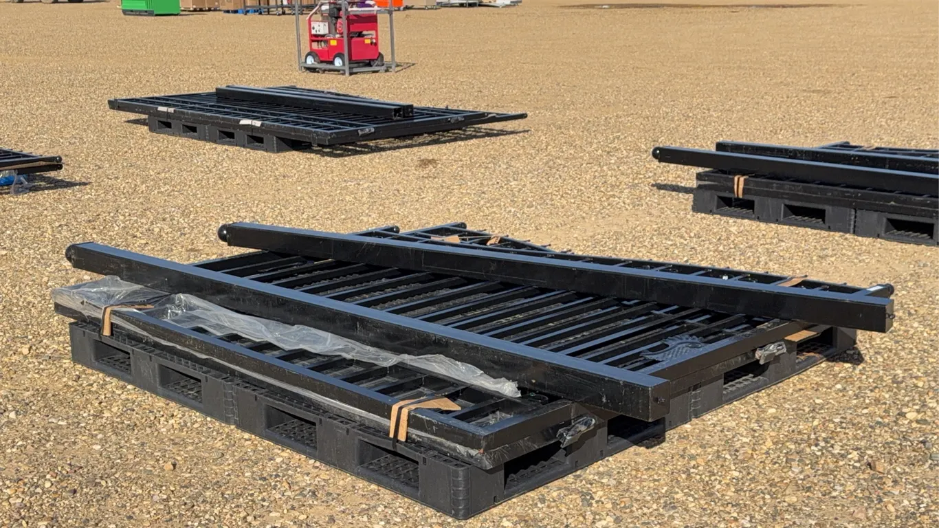 16 FT. Decorative Gate with 2 End Posts