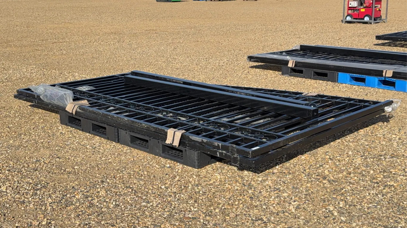 26 FT. Decorative Gate with 2 End Posts