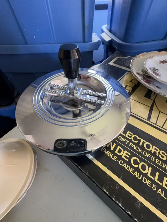 Metal Ashtray With Spinning Dump Mechanism