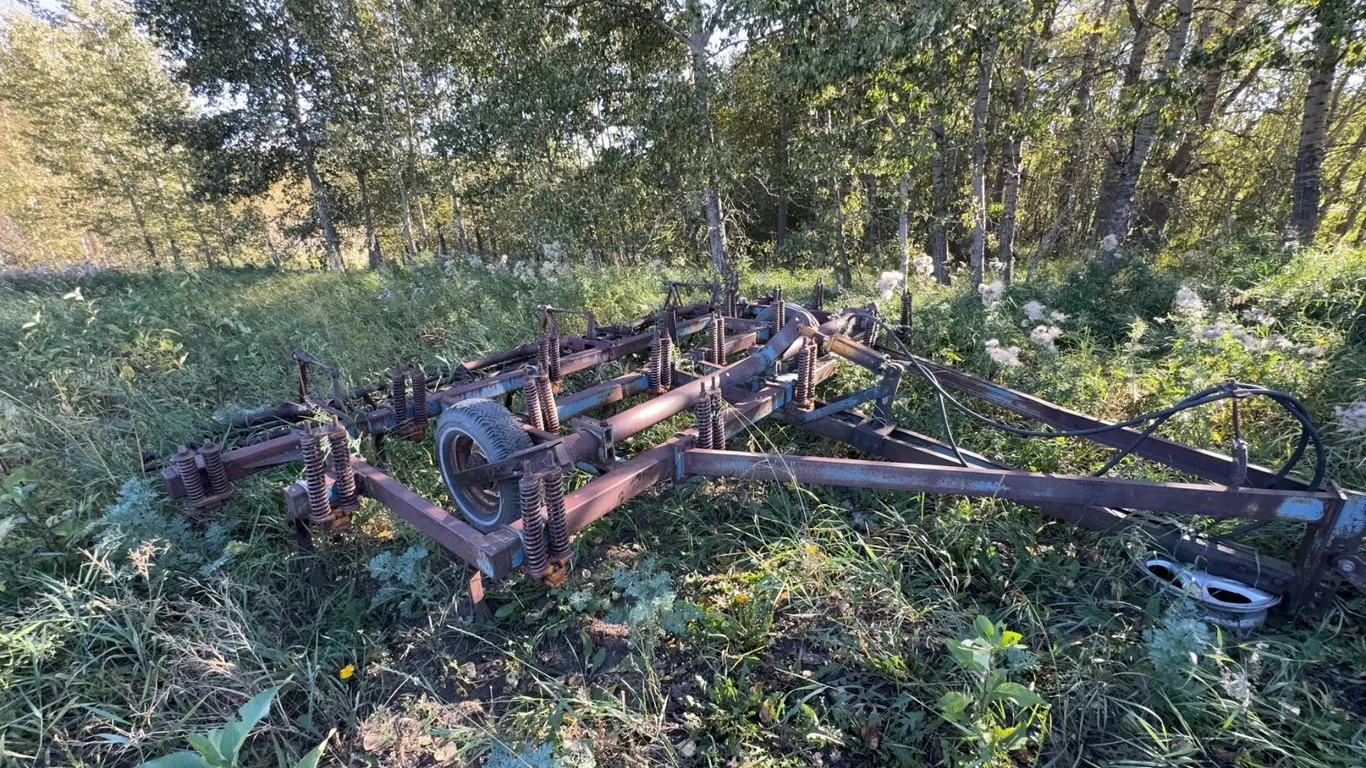 Roll-O-Flex 21' Cultivator with Hydraulic Lift