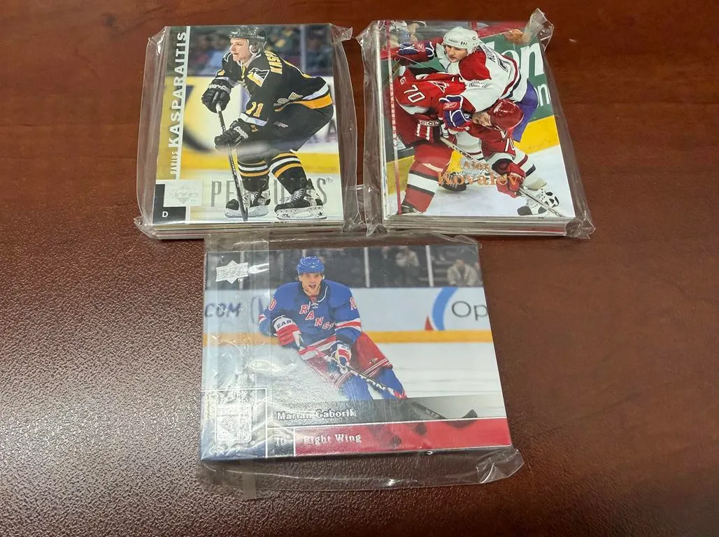 Assorted Hockey Players Sports Cards