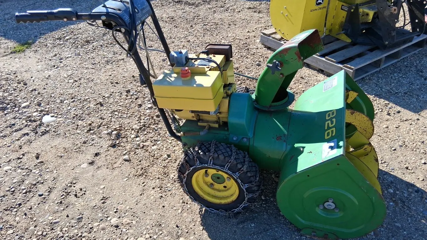 John Deere 826 Snowblower