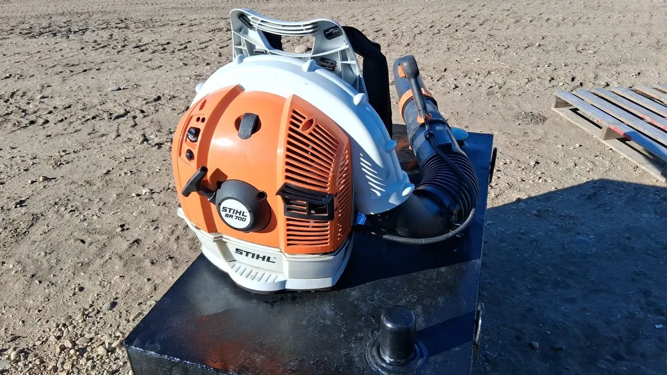 Stihl BR 700 Gas Leaf Blower (NC)
