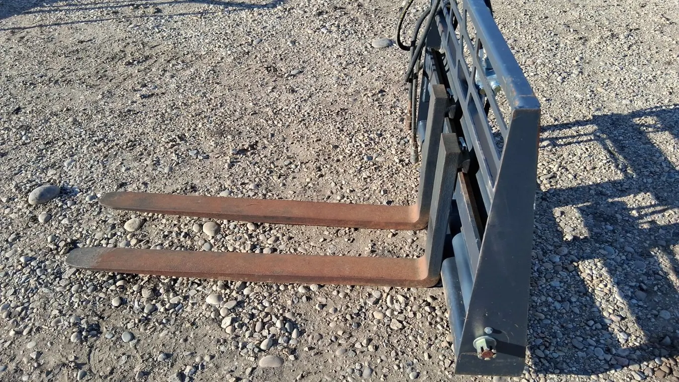 Hydraulic 48" Skidsteer Pallet Forks