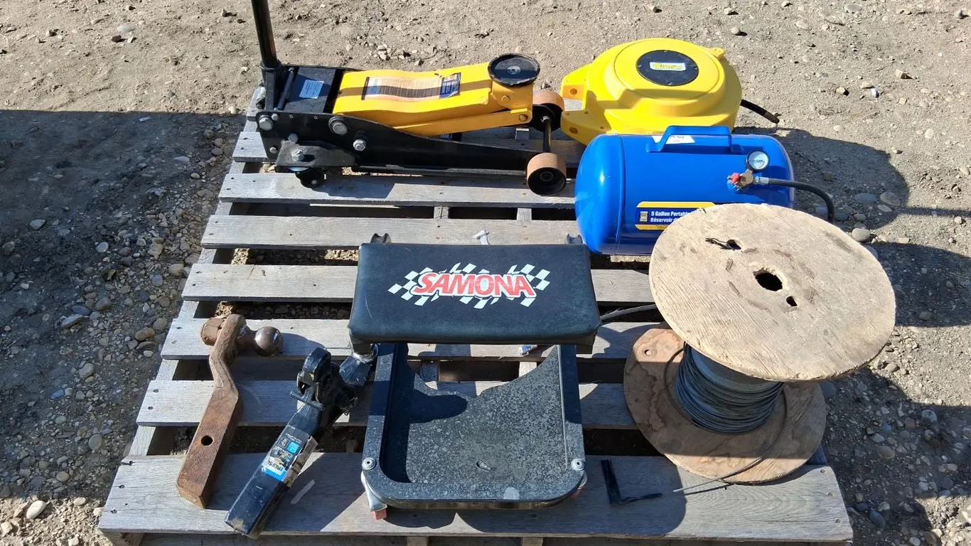 3 Ton Floor Jack, Air Tank, Air Hose Reel