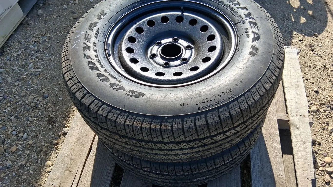 2- Goodyear Wrangler P265/70R17 on Rims
1- General Grabber P255/70R16 on Rim
1- Loadstar ST175/80D13 on Rim
1- Trailer 5 Hole Rim