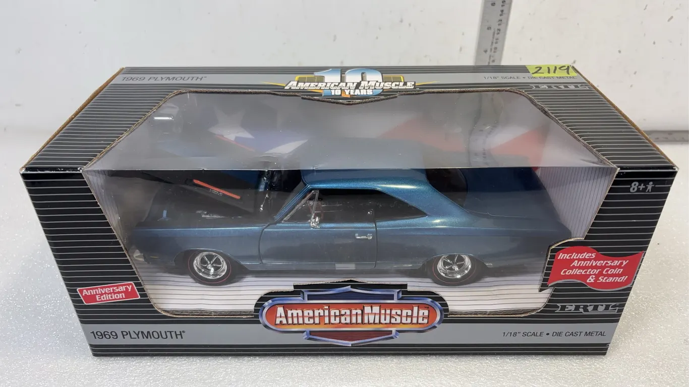 American Muscle 1969 Plymouth - 10th Anniversary Edition, Model Approx. 14"x7"x6" *Unreserved*