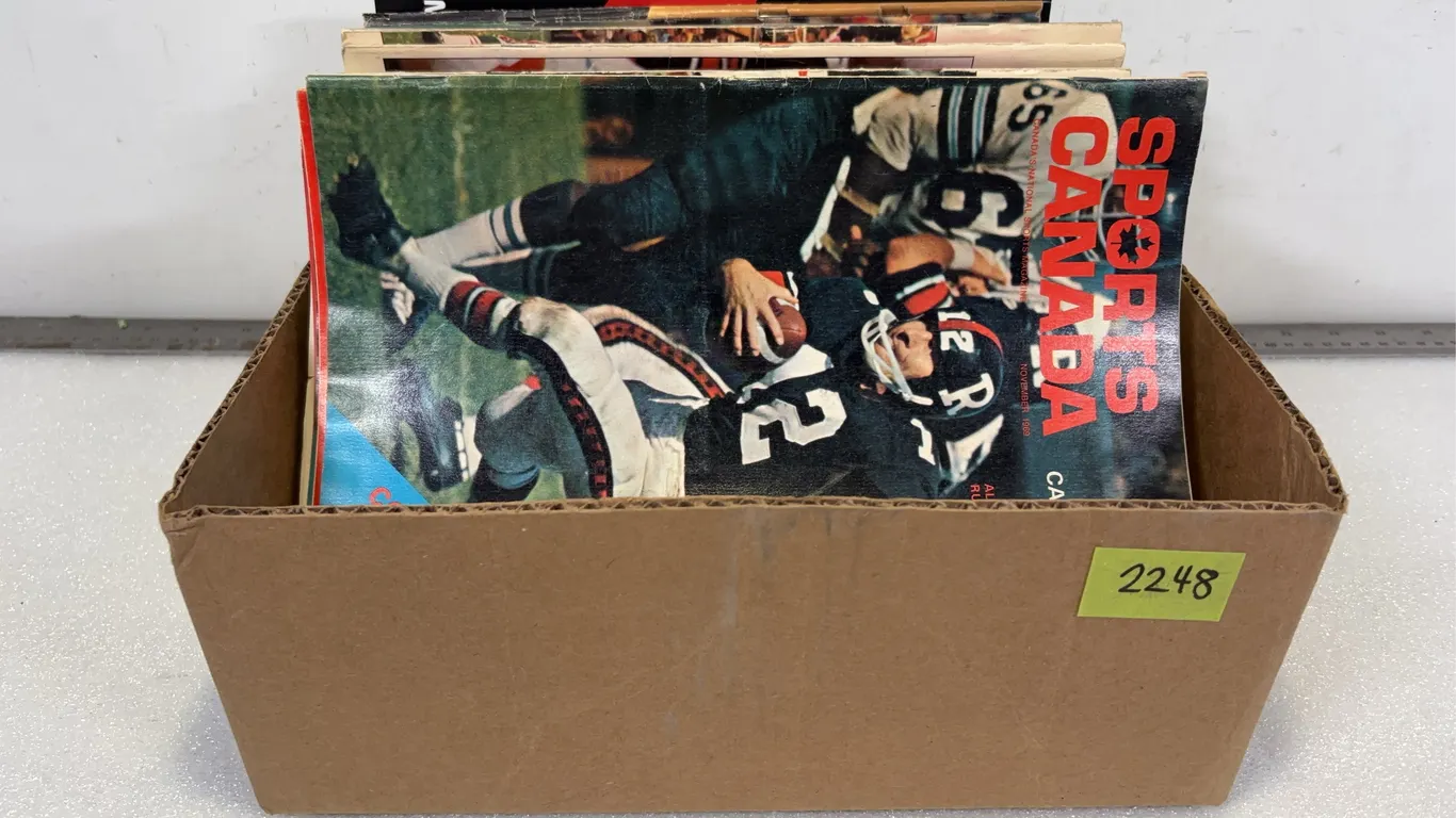 Assorted Football Magazines, Approx. 29 Items *Unreserved*