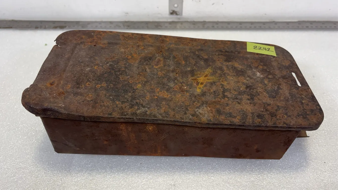 Metal IHC Tractor Tool Box, Approx. 13"x6"x5" *Unreserved*