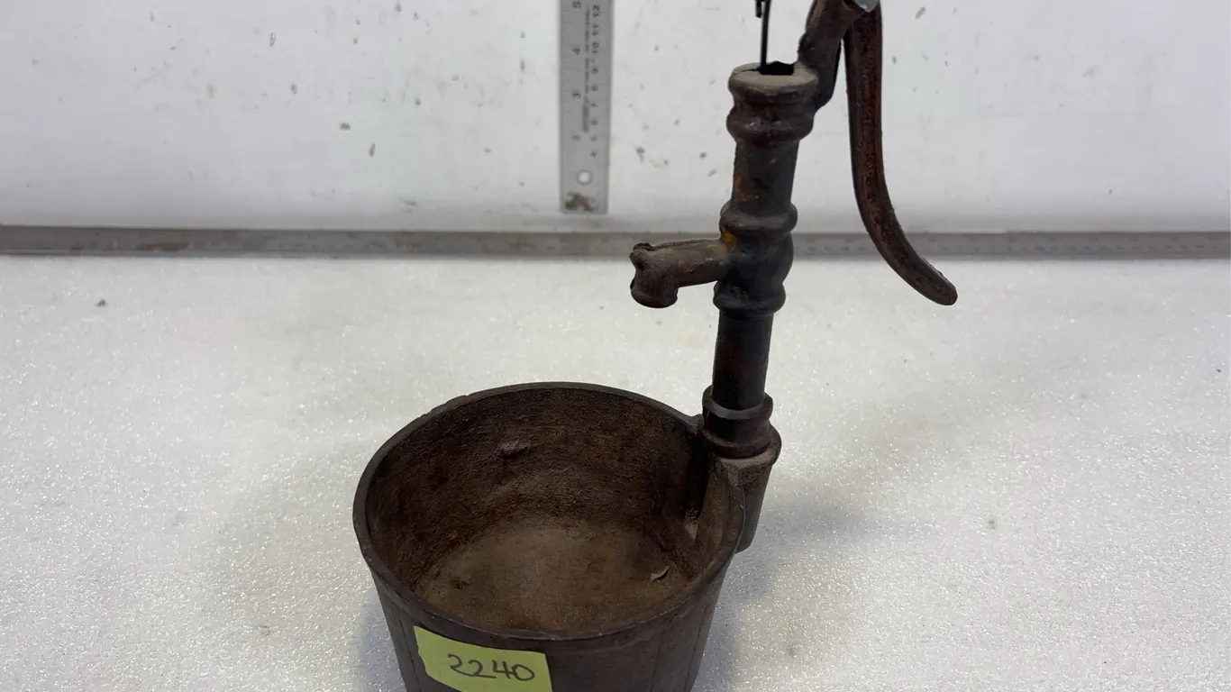 Decorative Miniature Hand Water Pump with Basin, Approx. 5"x9" *Unreserved*