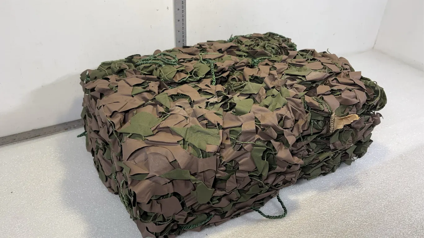 World Famous Bushline Outdoor Military Camo Blinds, Approx. 20"x15"x8" *Unreserved*