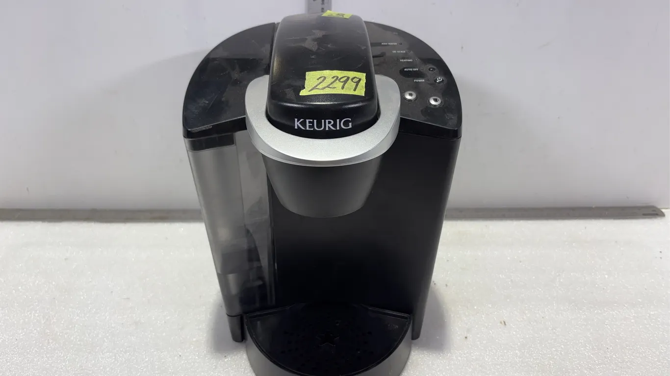 Keurig Coffee Maker, Approx. 10"x14"x14" *Unreserved*