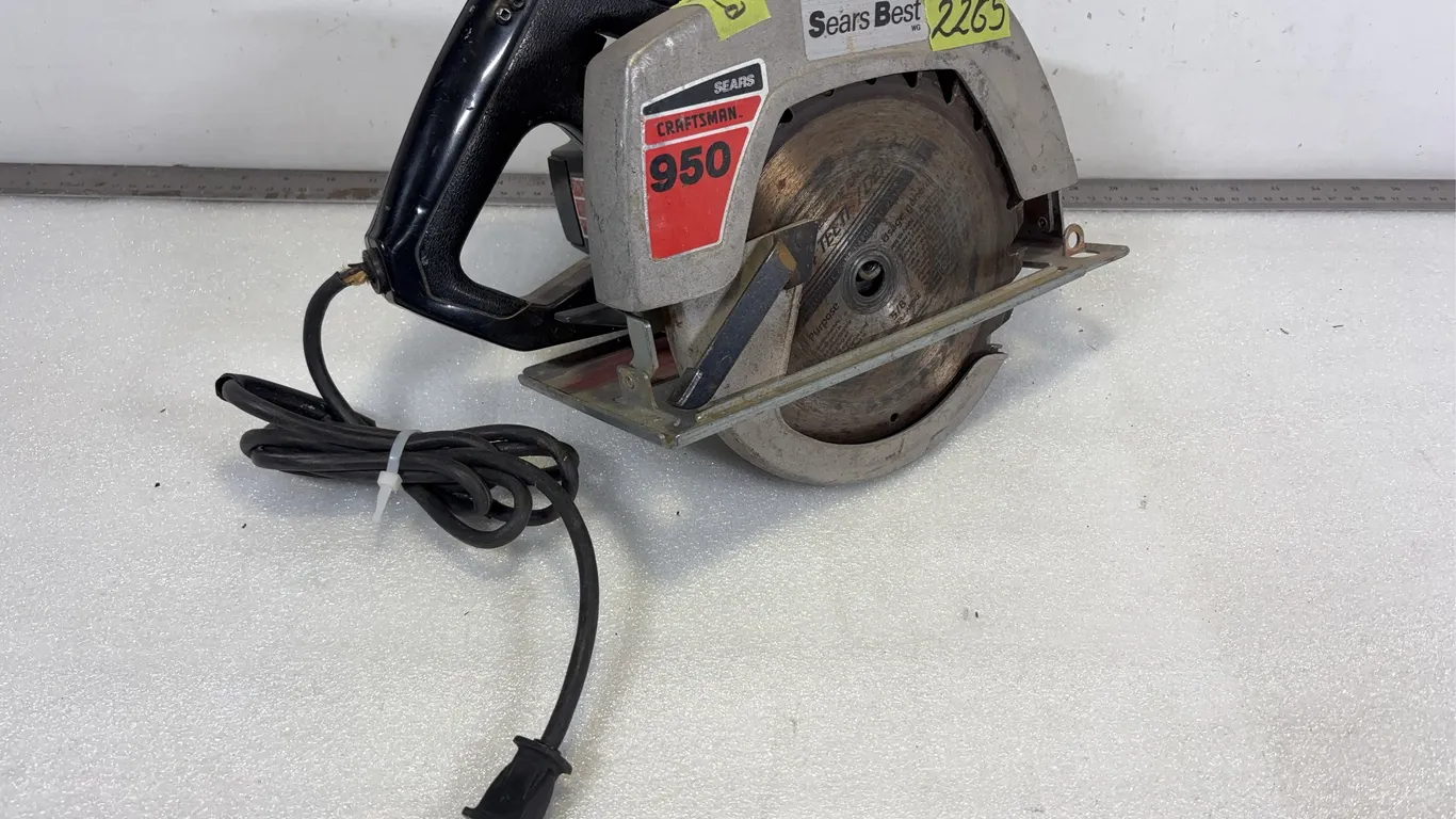 Sears Craftsman 950 7 1/2" Circular Saw, Approx 14"x9" *Unreserved*