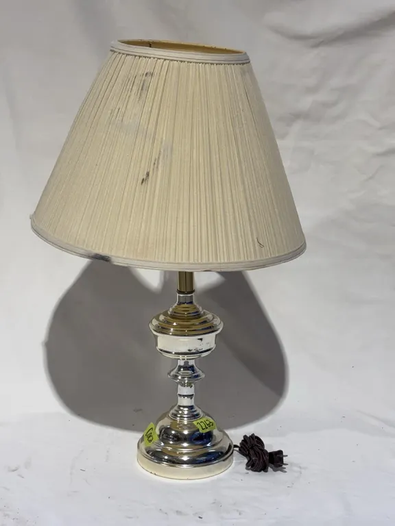 Lamp w/ Lampshade and Bulb, Approx. 16"x25" *Unreserved*