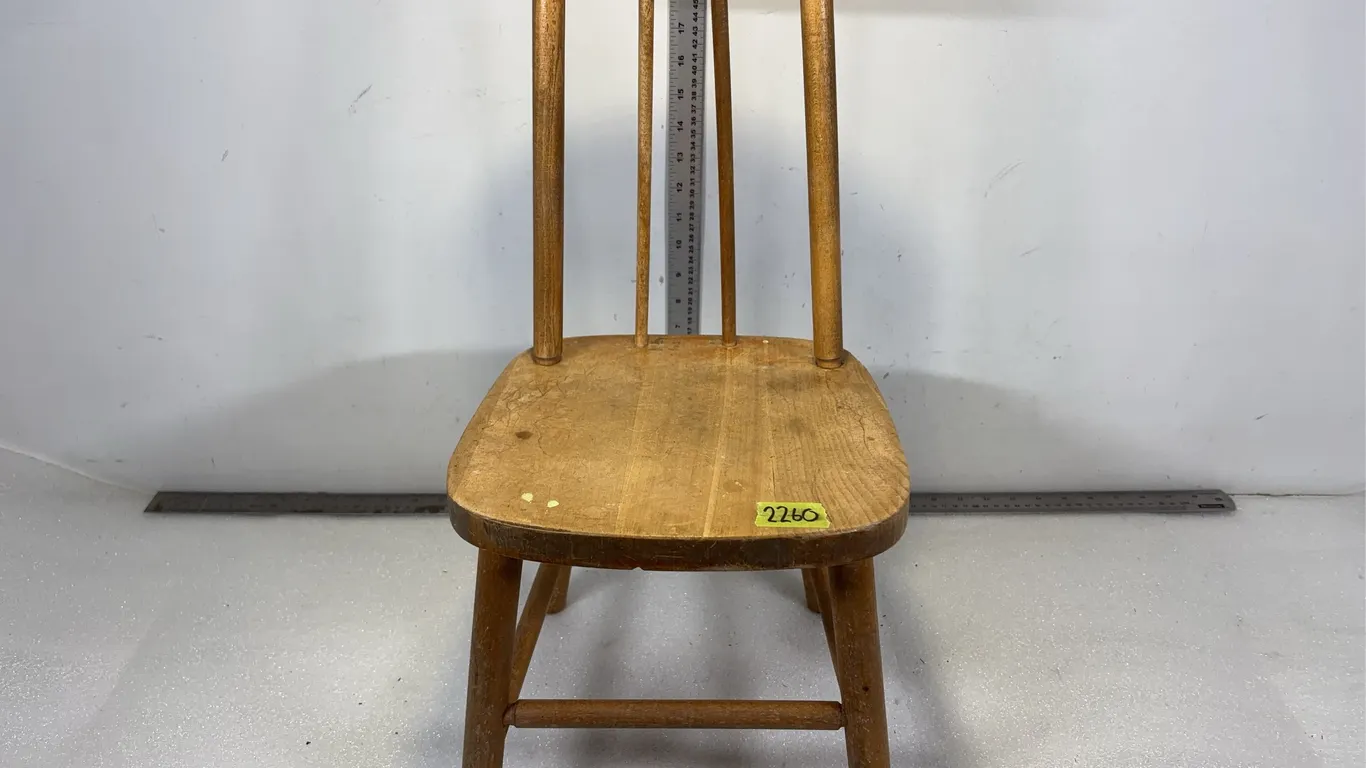 Children's Small Wooden Chair, Approx. 11"x10"x22" *Unreserved*