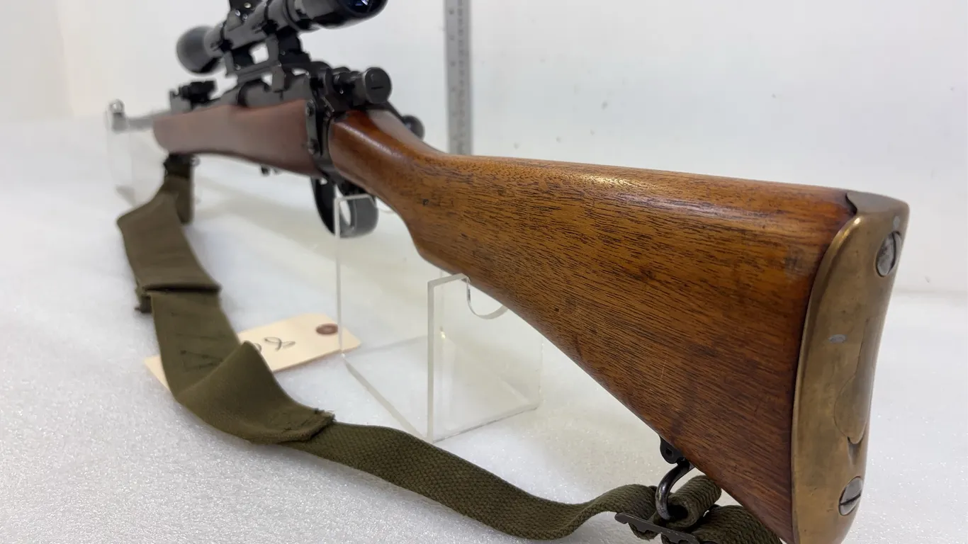 Lee Enfield .303 British Bolt Action Rifle, w/ Swivels/ Sling, Blued/Wood, 22'' Barrel, Bushnell Banner 4x Scope, SN: E96533 *Unreserved*