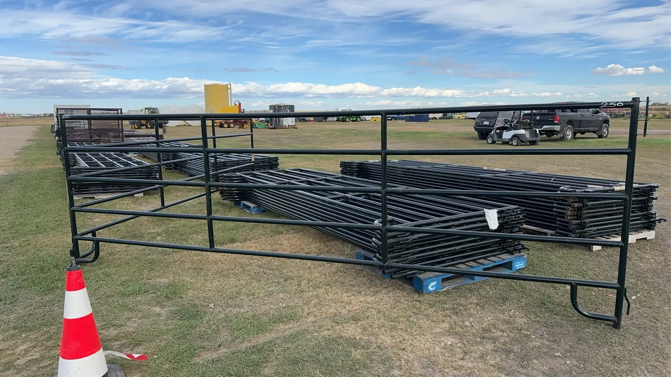 12 - 6 Bar Livestock Panel, 1 5/8" tubing, 16' L x 5' H, (12 x Bid Price) *Unreserved*