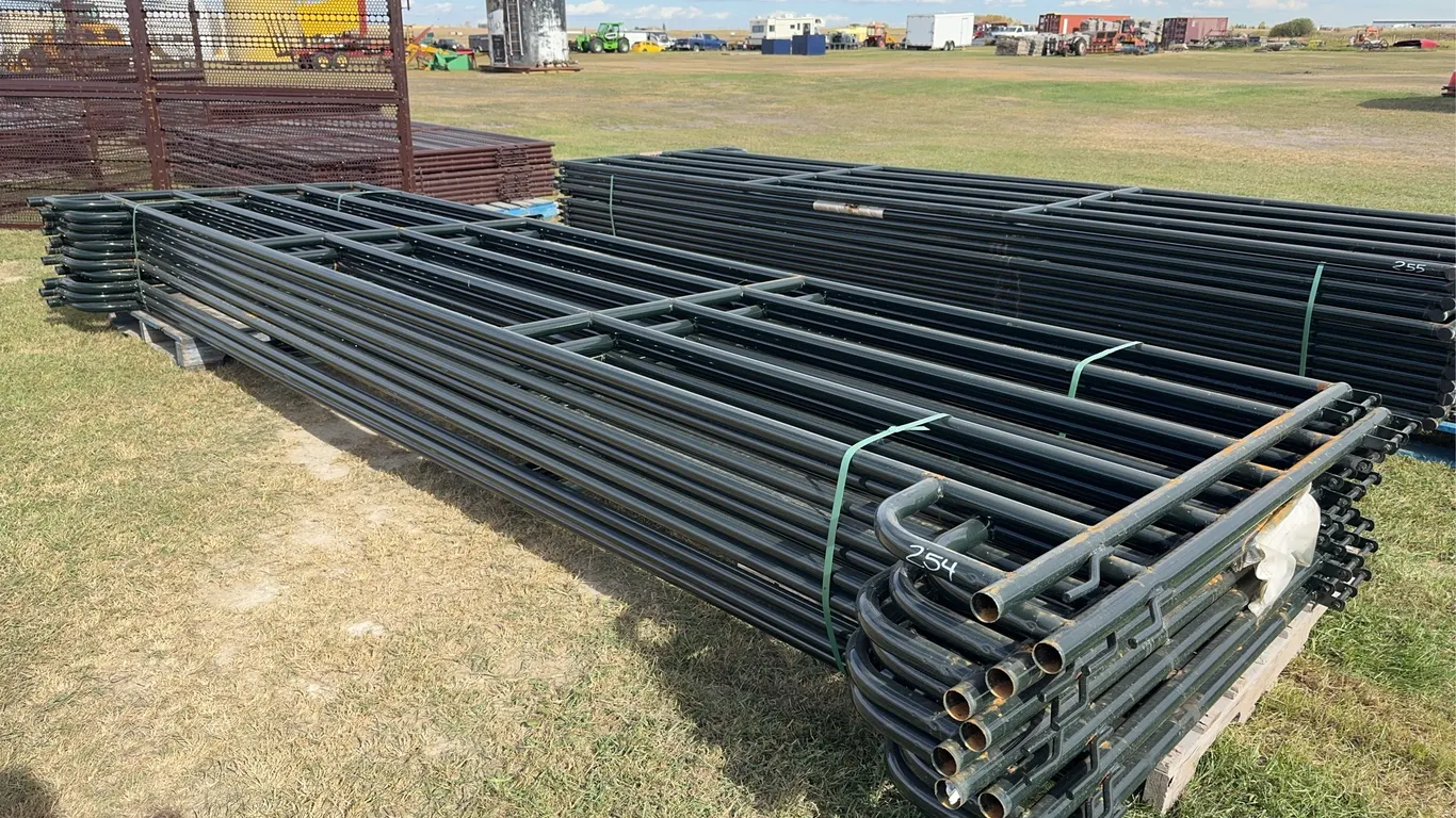 11 - 6 Bar Livestock Panel, 1 5/8" tubing, 16' L x 5' H, (11 x Bid Price) *Unreserved*