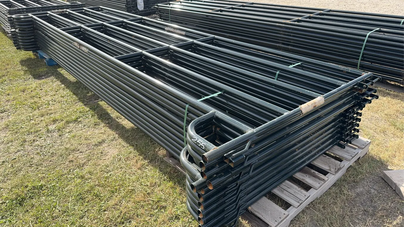 12 - 6 Bar Livestock Panel, 1 5/8" tubing, 16' L x 5' H, (12 x Bid Price) *Unreserved*
