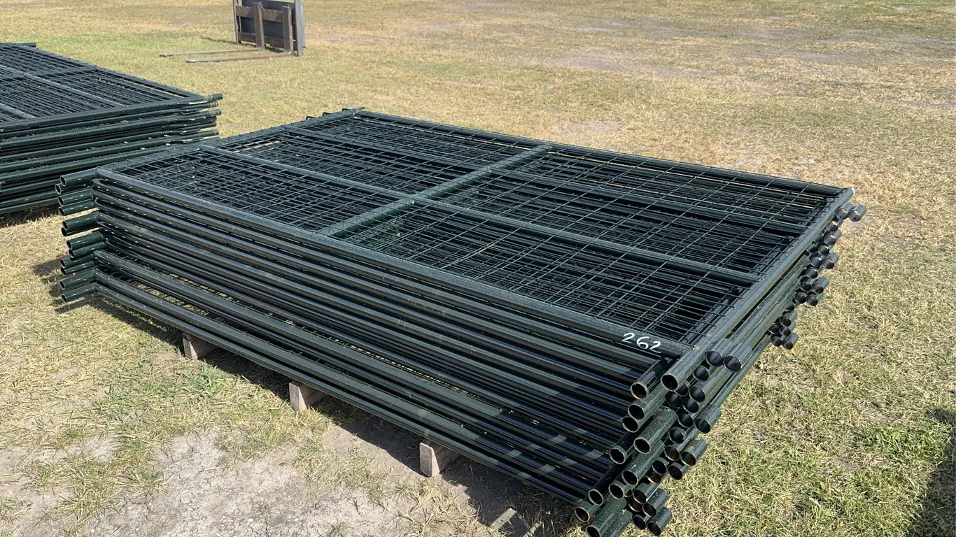12 - Super Duty Magnum Mesh Sheep Panels, 1 1/4'' Tubing, Approx. 7' x 4'3'' ( 12 x Bid Price ) *Unreserved*