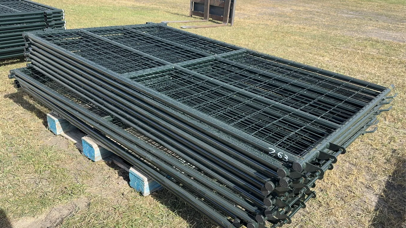 12 - Super Duty Magnum Mesh Sheep Panels, 1 1/4'' Tubing, Approx. 7' x 4'3'' ( 12 x Bid Price ) *Unreserved*