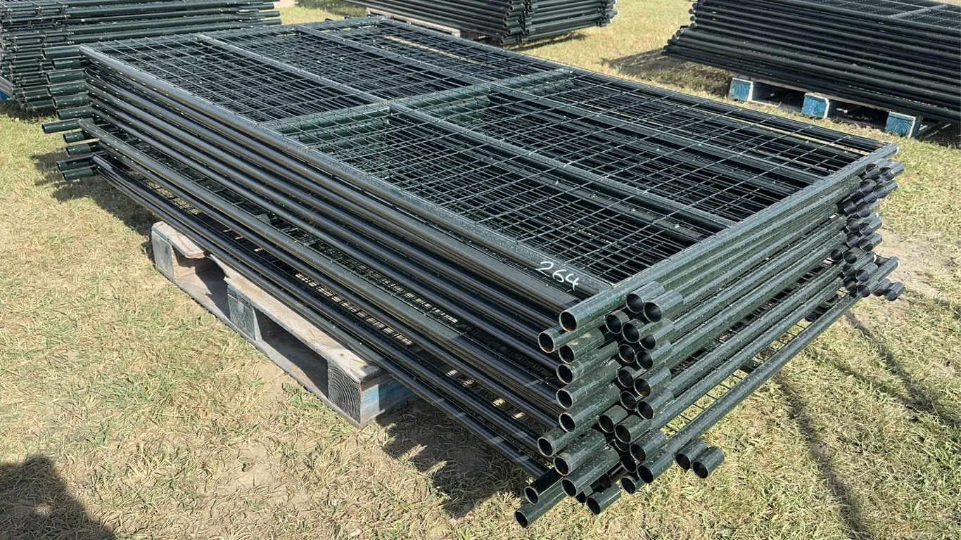 12 - Super Duty Magnum Mesh Sheep Panels, 1 1/4'' Tubing, Approx. 7' x 4'3'' ( 12 x Bid Price ) *Unreserved*