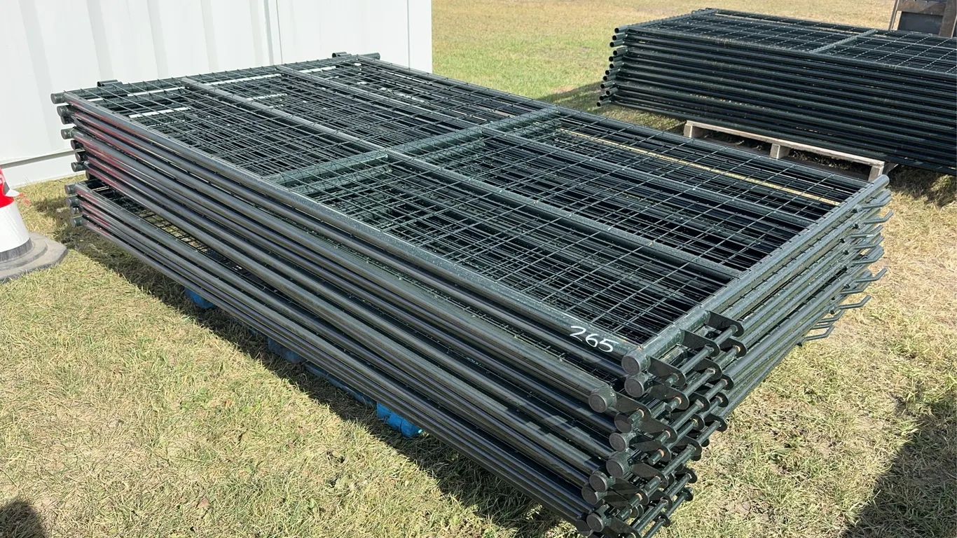 12 - Super Duty Magnum Mesh Sheep Panels, 1 1/4'' Tubing, Approx. 7' x 4'3'' ( 12 x Bid Price ) *Unreserved*