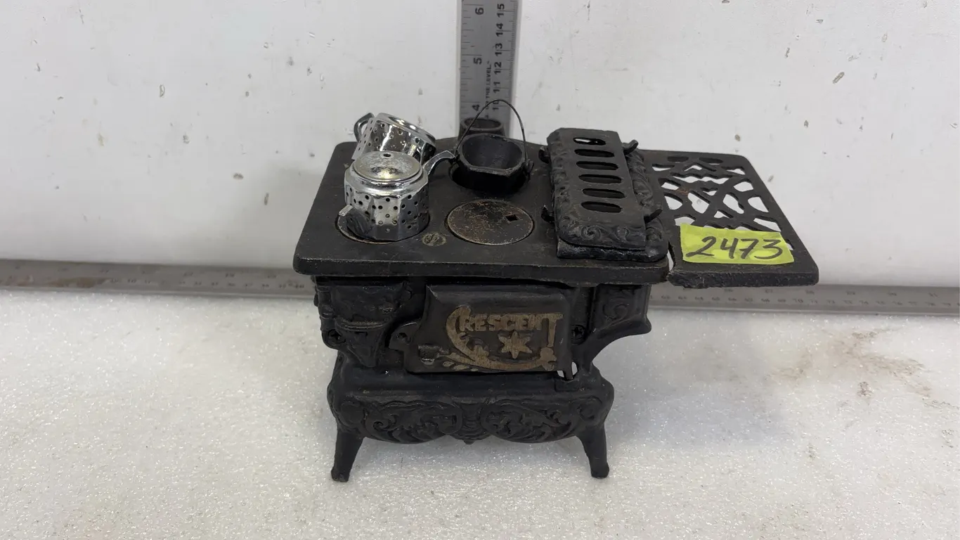 Vintage Metal Mini Model Rescent Brand Stove, Approx. 8"x5"x6", *Unreserved*