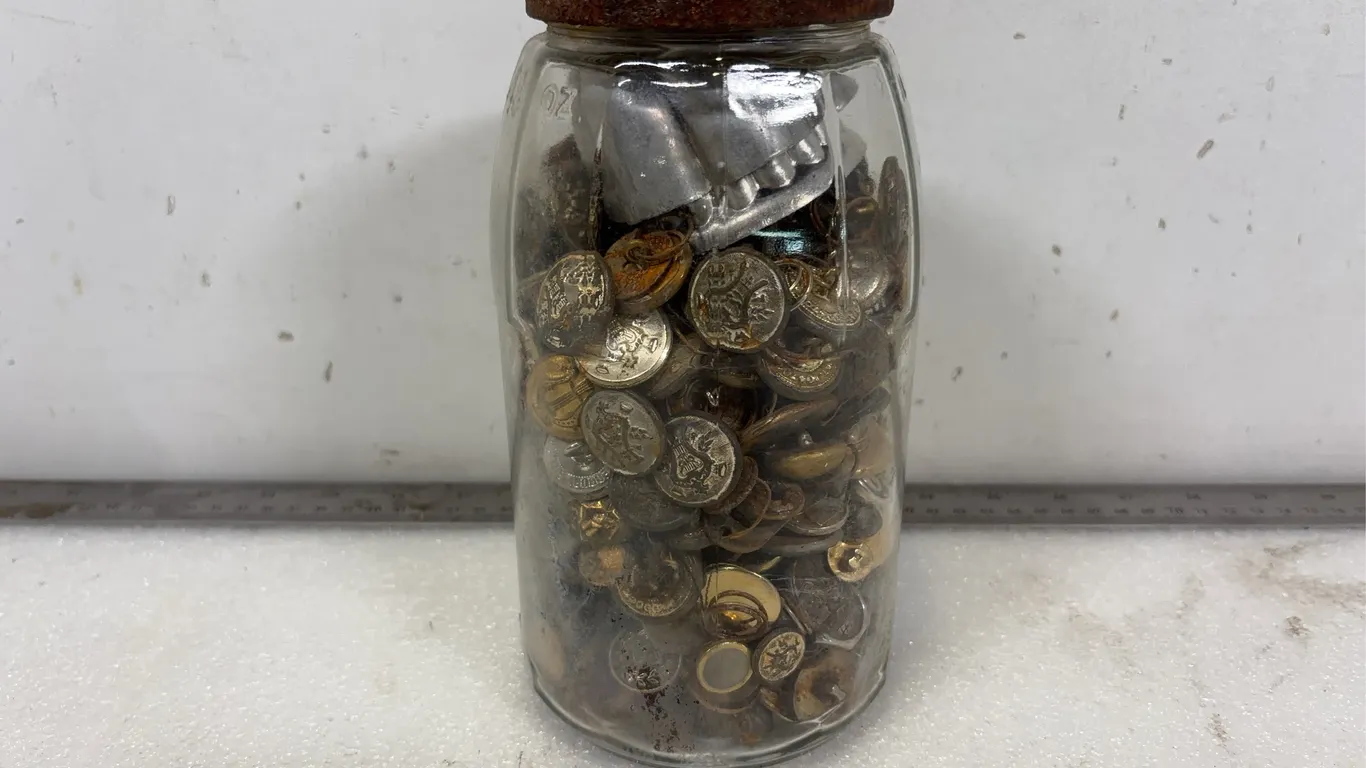 Glass Jar Full of Vintage Pins and Buttons, Approx. 100 pce *Unreserved*