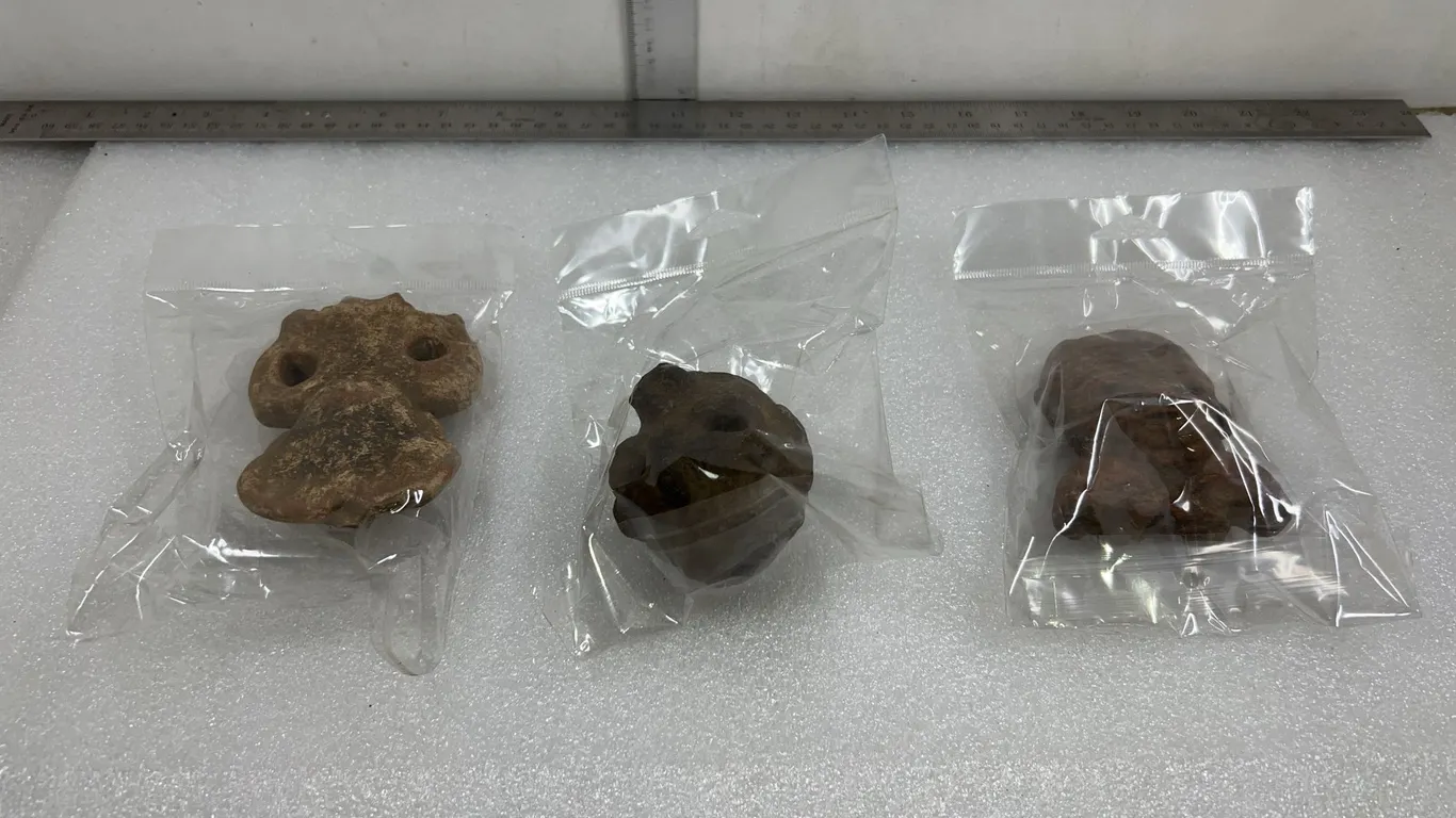 Vintage Stone Ornaments, Approx 3 pce *Unreserved*