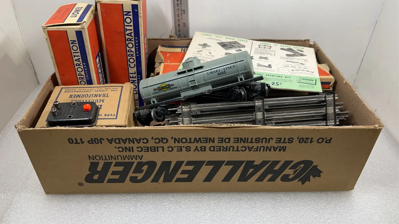 Vintage Lionel Electric Train Model Set, Approx. 25 pce *Unreserved*