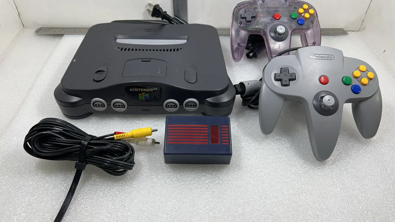 Nintendo 64 Console with Controllers, Approx. 4 pce *Unreserved*