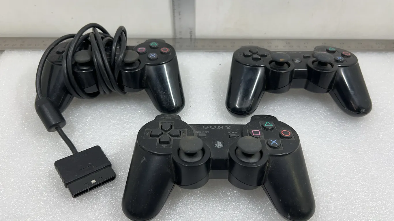 Sony Playstation 2 Controllers, Approx. 3 pce *Unreserved*