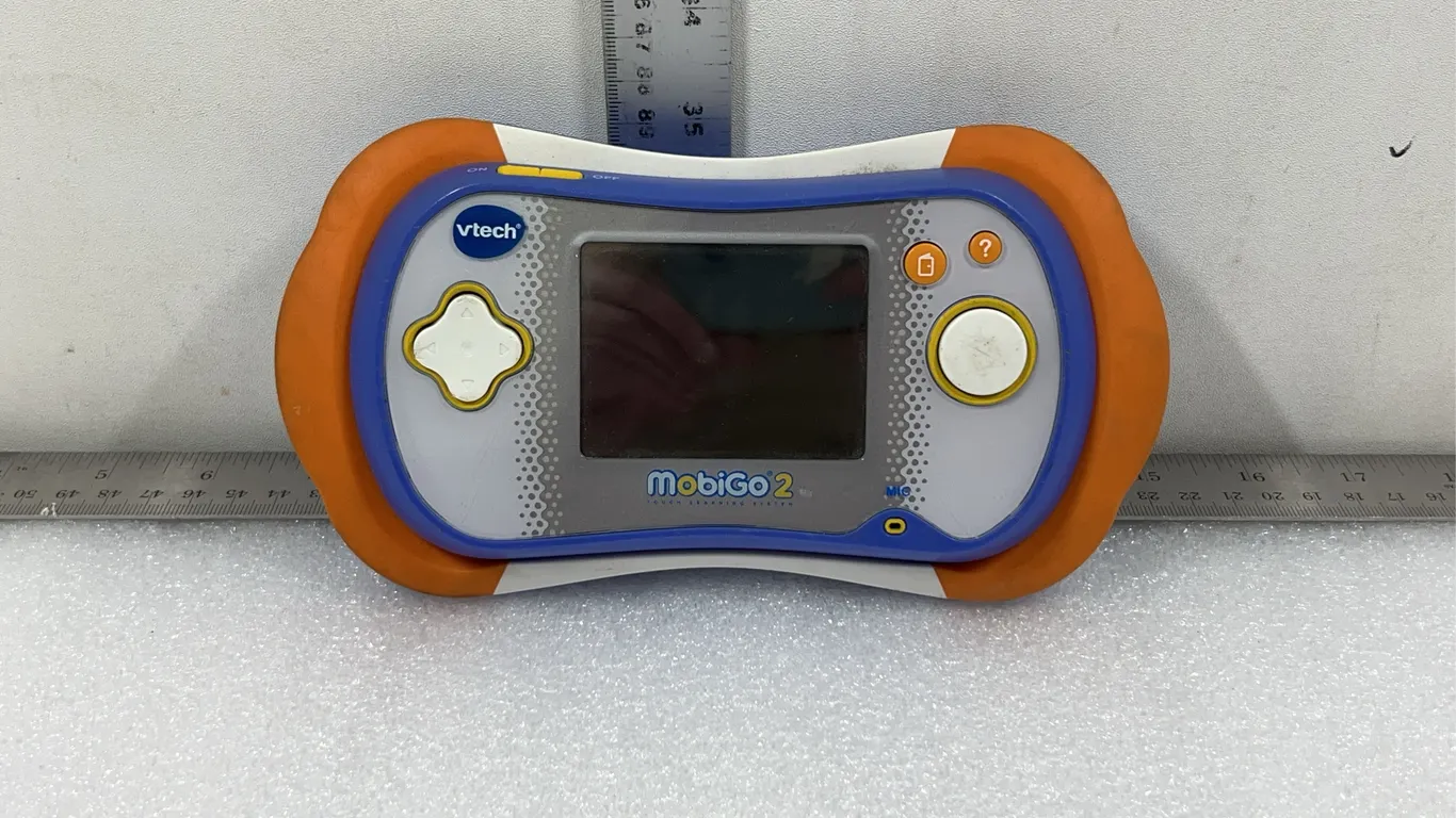 Assorted Portable Radio and Discman Players and Vtech Child's Game Monitor, Approx. 4 pce*Unreserved*