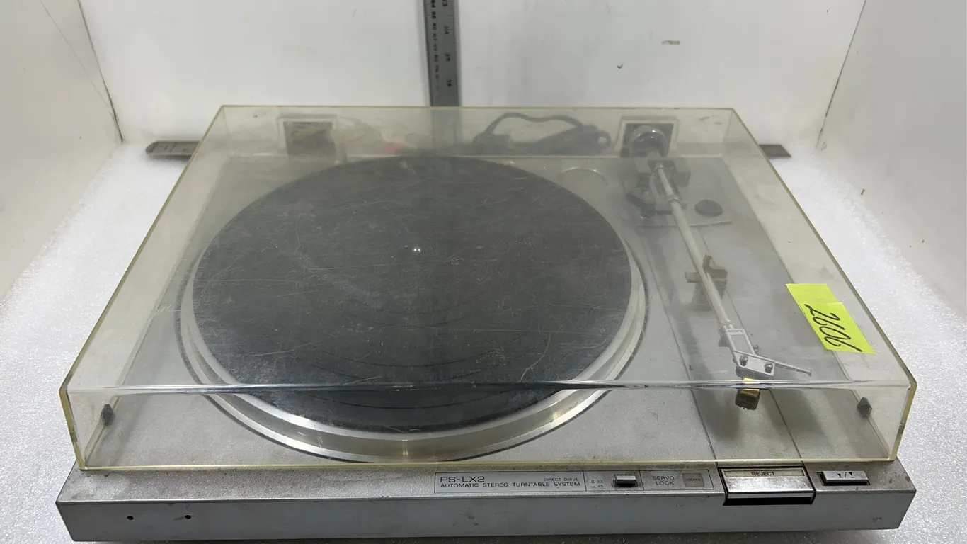 Vintage Turntable, Approx. 17"x14"x4" *Unreserved*