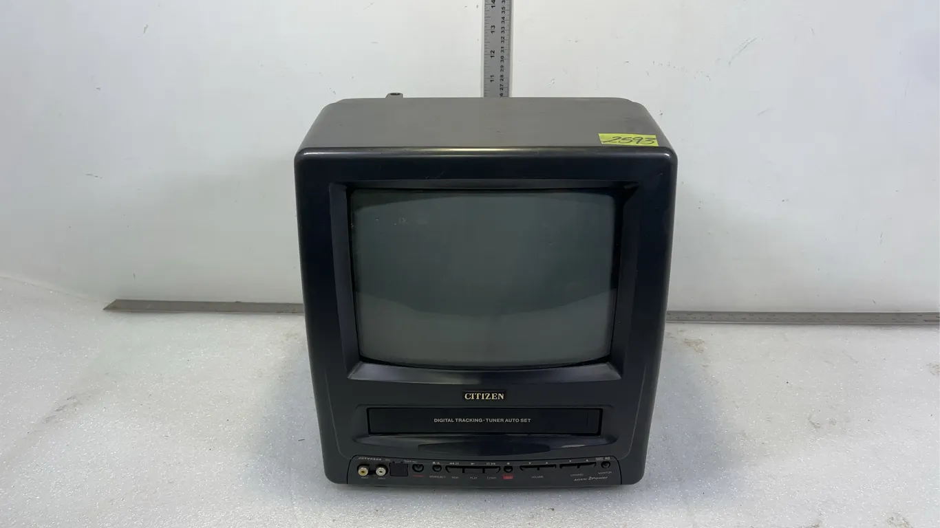 Citizen Portable TV with VHS Casette Player, Approx. 13"x12"x11" *Unreserved*