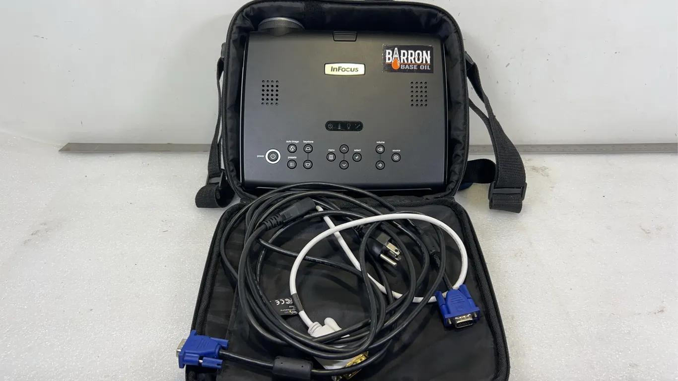 InFocuz Brand Work Big Series Projector with Cables, Approx. 4 pce 13"x10"x4" *Unreserved*