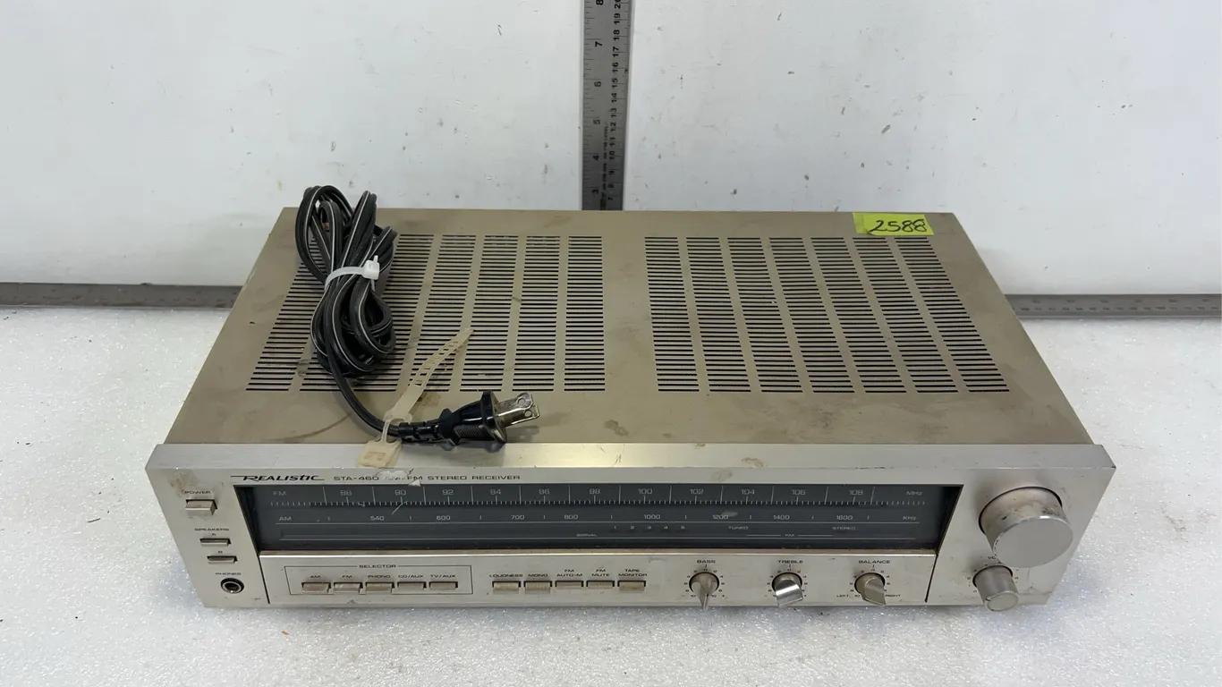Realistic Brand STA 460 AM/FM Stereo Receiver, Approx. 17"x9"x5" *Unreserved*