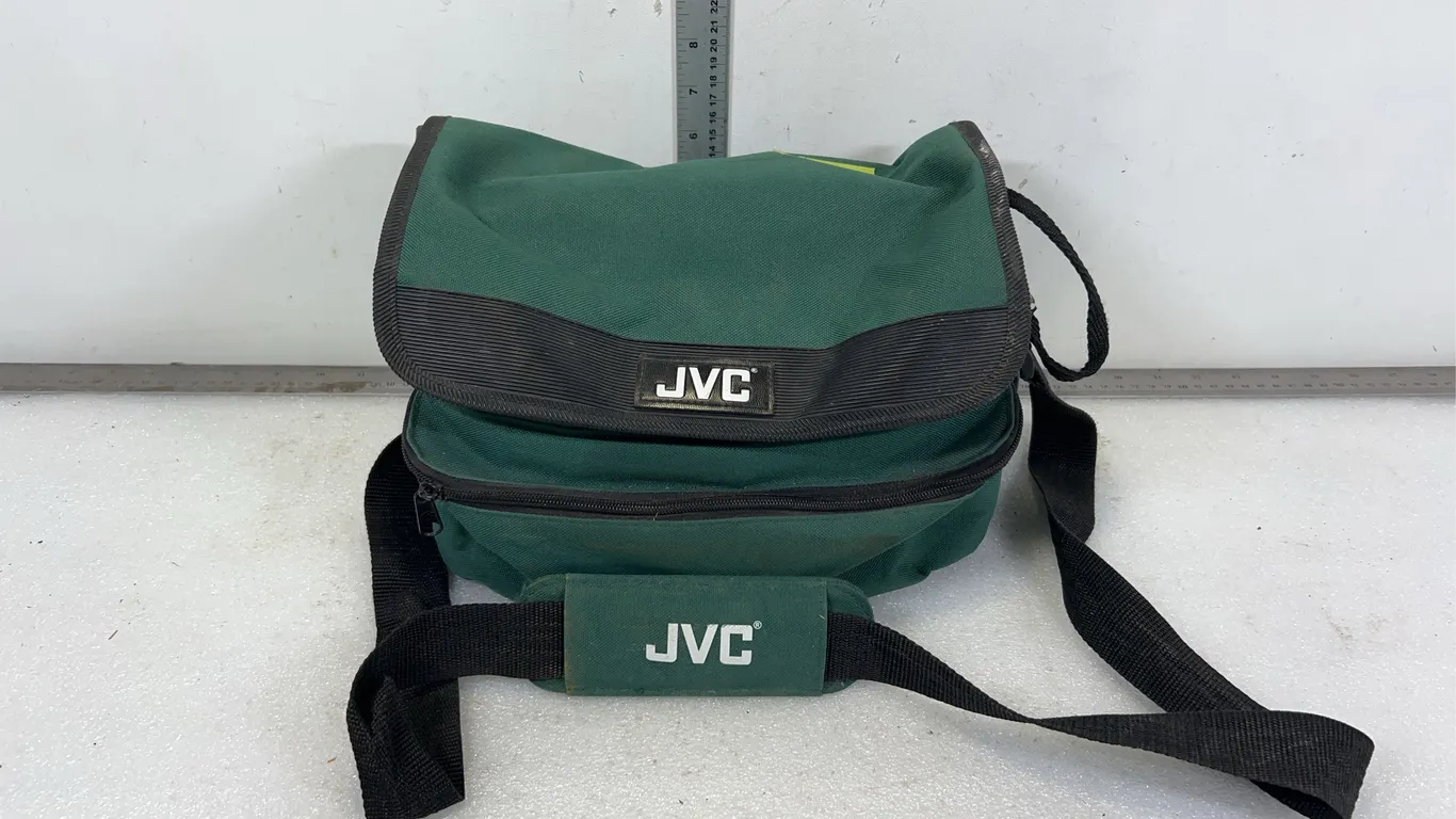 JVC Compact VHS Video Camera with Charger and Battery, Approx. 4 pce *Unreserved*