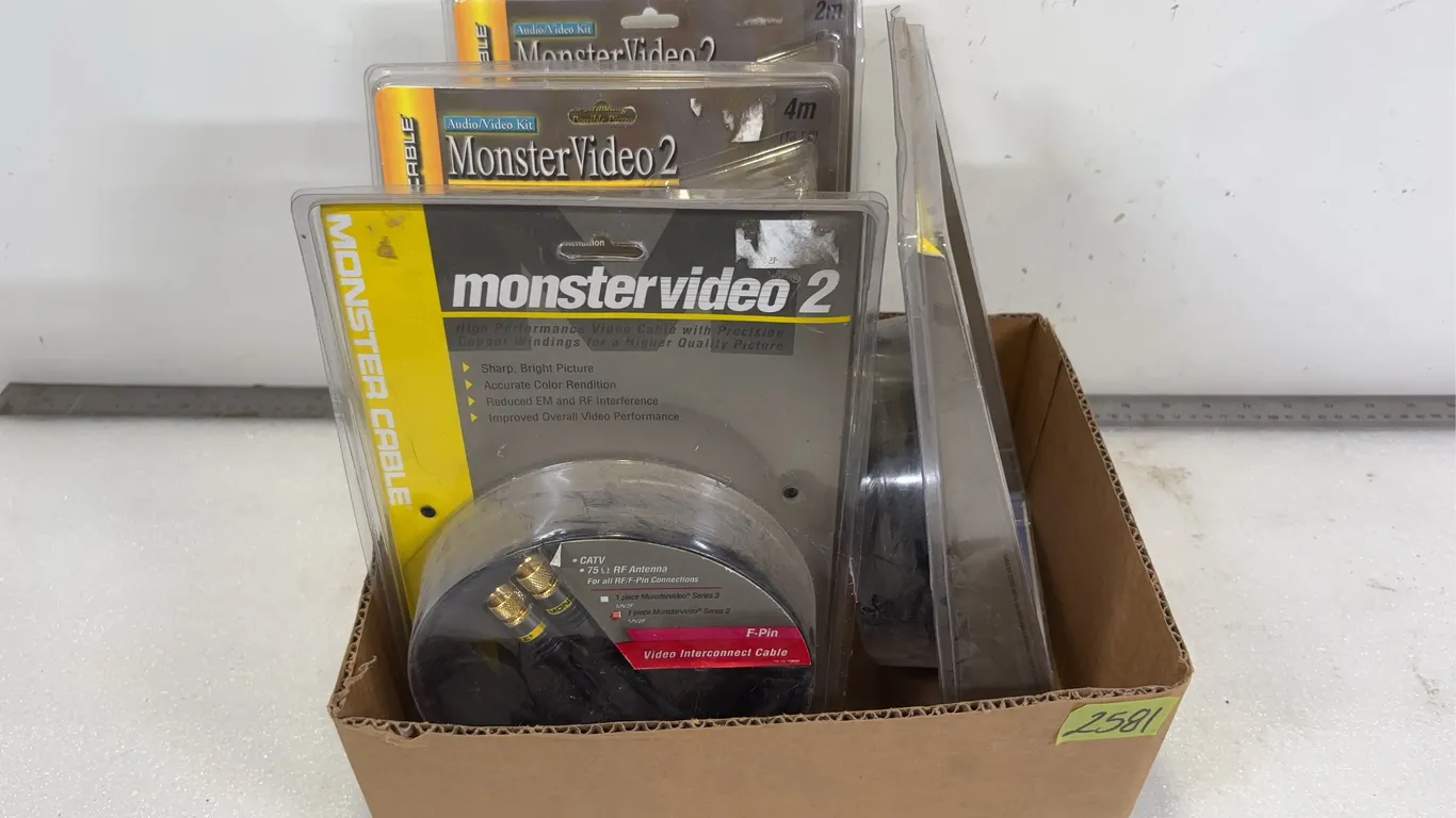 Assorted Monster Brand Video Cables, 4 Metres, 2 Metres, Approx. 4 pce *Unreserved*