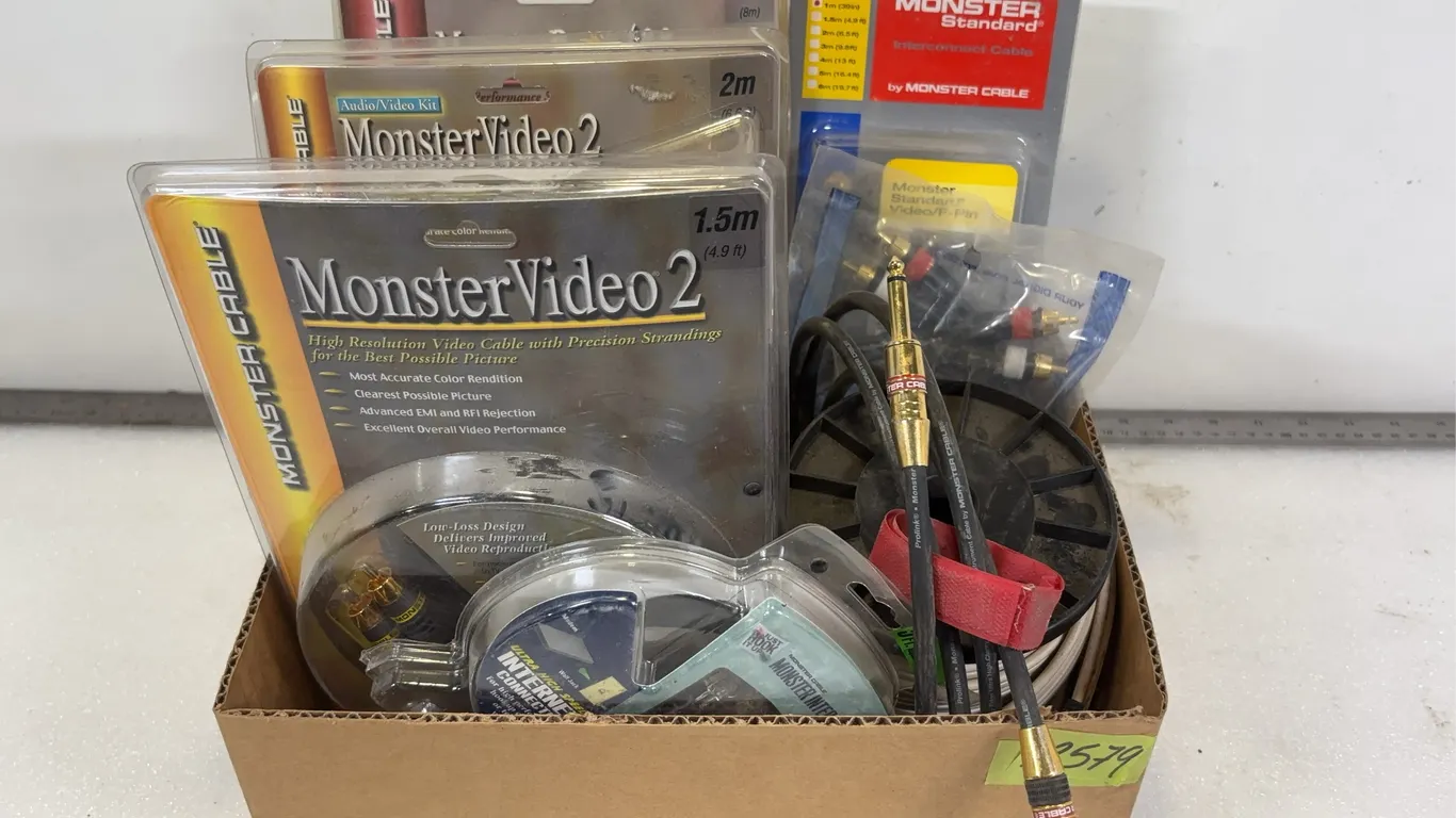 Assorted Video and Internet Cables, 24ft, 2 Metres, 1.5 Metres, Roll of Speaker Conductor Cable, Approx. 8 pce *Unreserved*