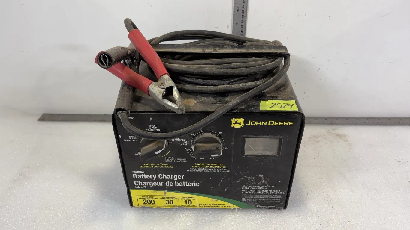 John Deere Battery Charger, for 6 and 12 Volt Batteries, Approx.10"x9"x9" *Unreserved*