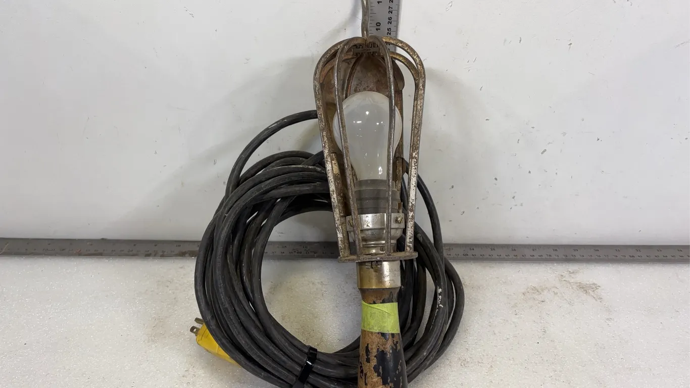 Mechanic's Lamp with Extensions Cord and Power Bar, Approx. 2 pce 16"x4"x3" *Unreserved*