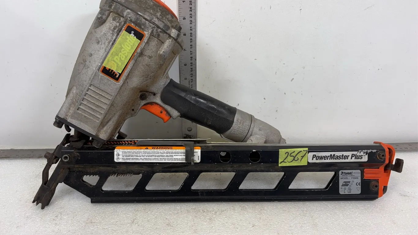 Paslode Power Master Plus F350S Pneumatic Framing Nailer, Approx. 21"x12"x6" *Unreserved*