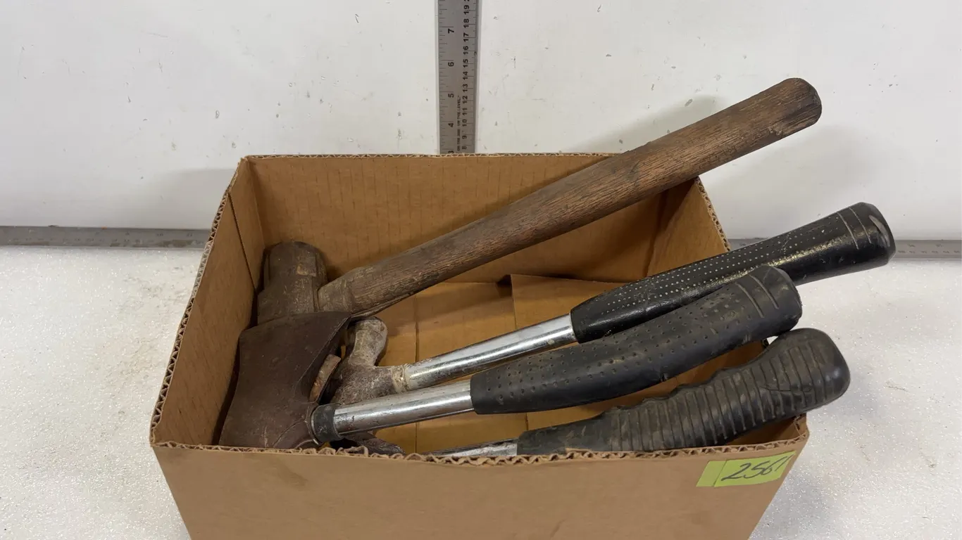 Assorted Axes and Hammers, Approx. 4 pce 16"x5"x2" and Other Various Sizes *Unreserved*