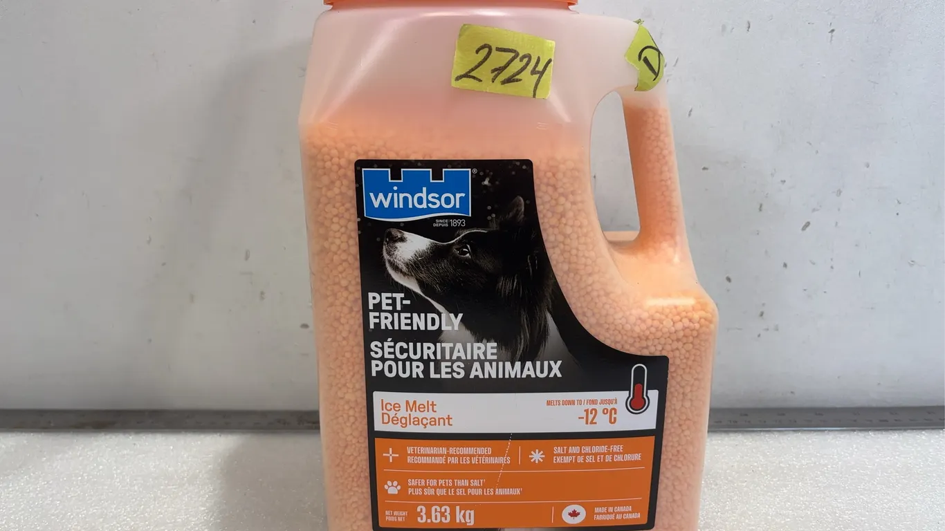 Windsor Pet Friendly Ice Melt Jug, Melts Down to -12C, Approx. 11"x7"x5" *Unreserved*
