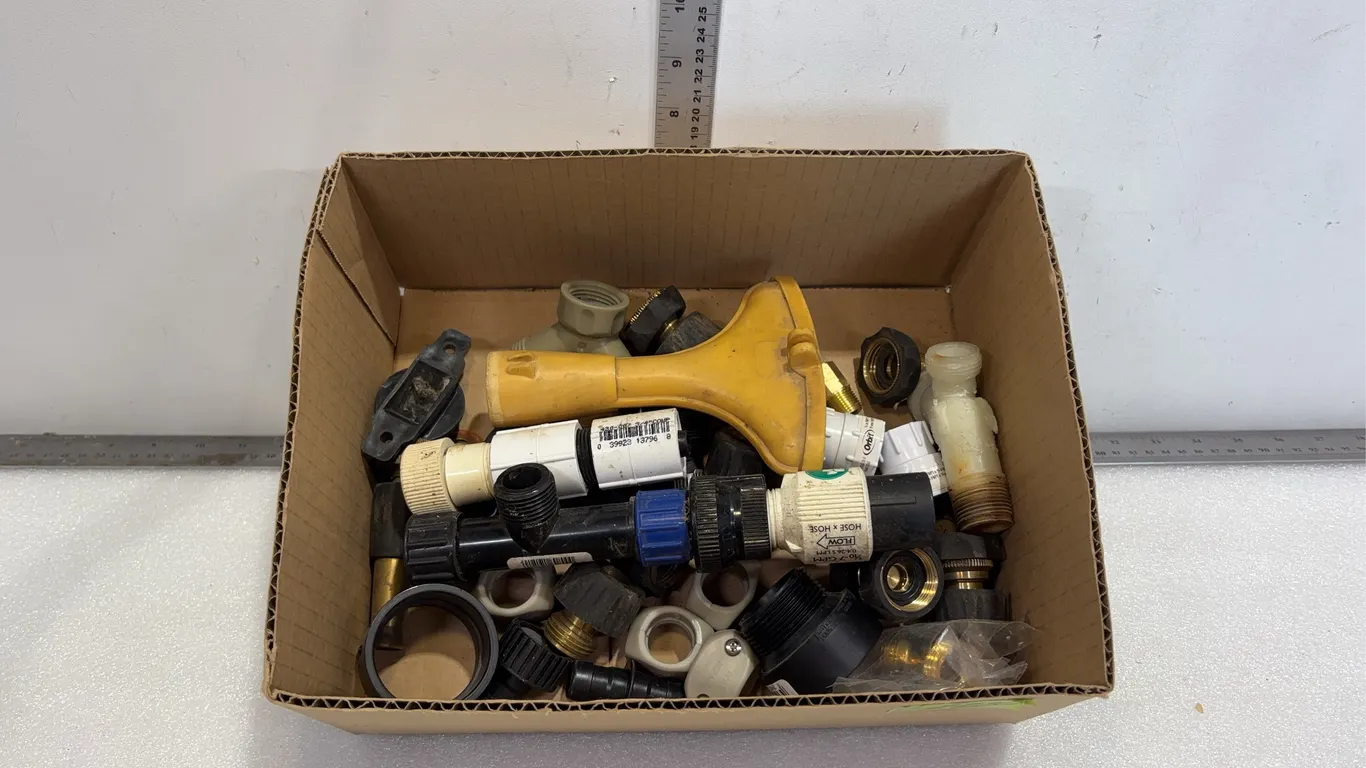 Assorted Garden Hose Connectors, Approx. 30 pce *Unreserved*